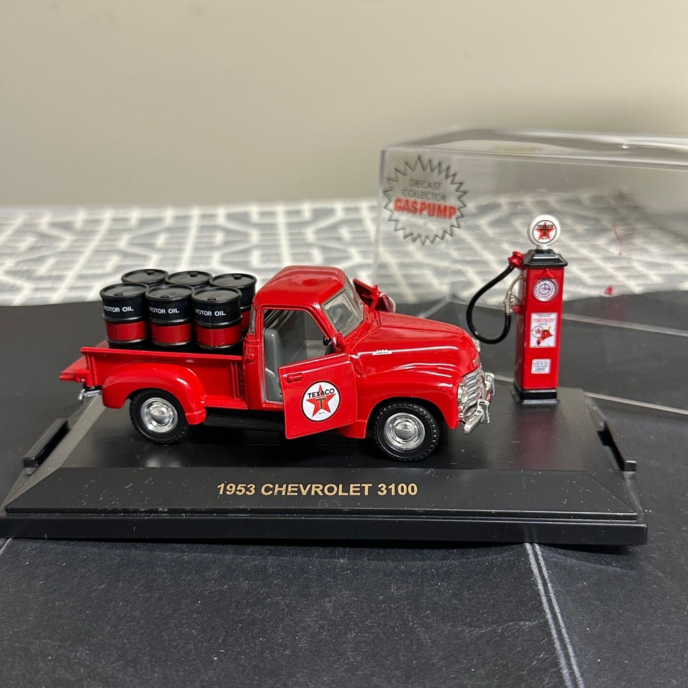 Road Champs 1953‎ Chevrolet 3100 Texaco Diecast Truck Gas Pump Model w/Case VTG